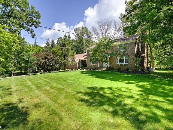 3rd image of 30 Cherry Tree Ln