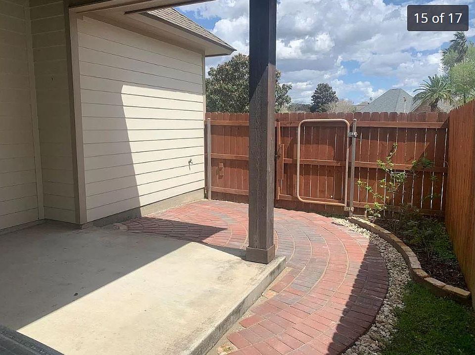 1st image of 208 Parker Ln