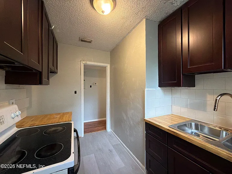 8028 Delaware Ave — Photo 11