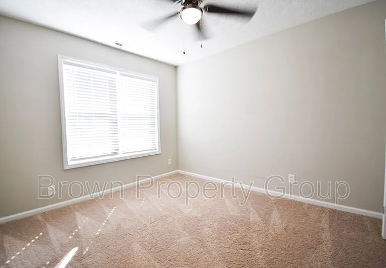 411 Northwoods Dr — Photo 12