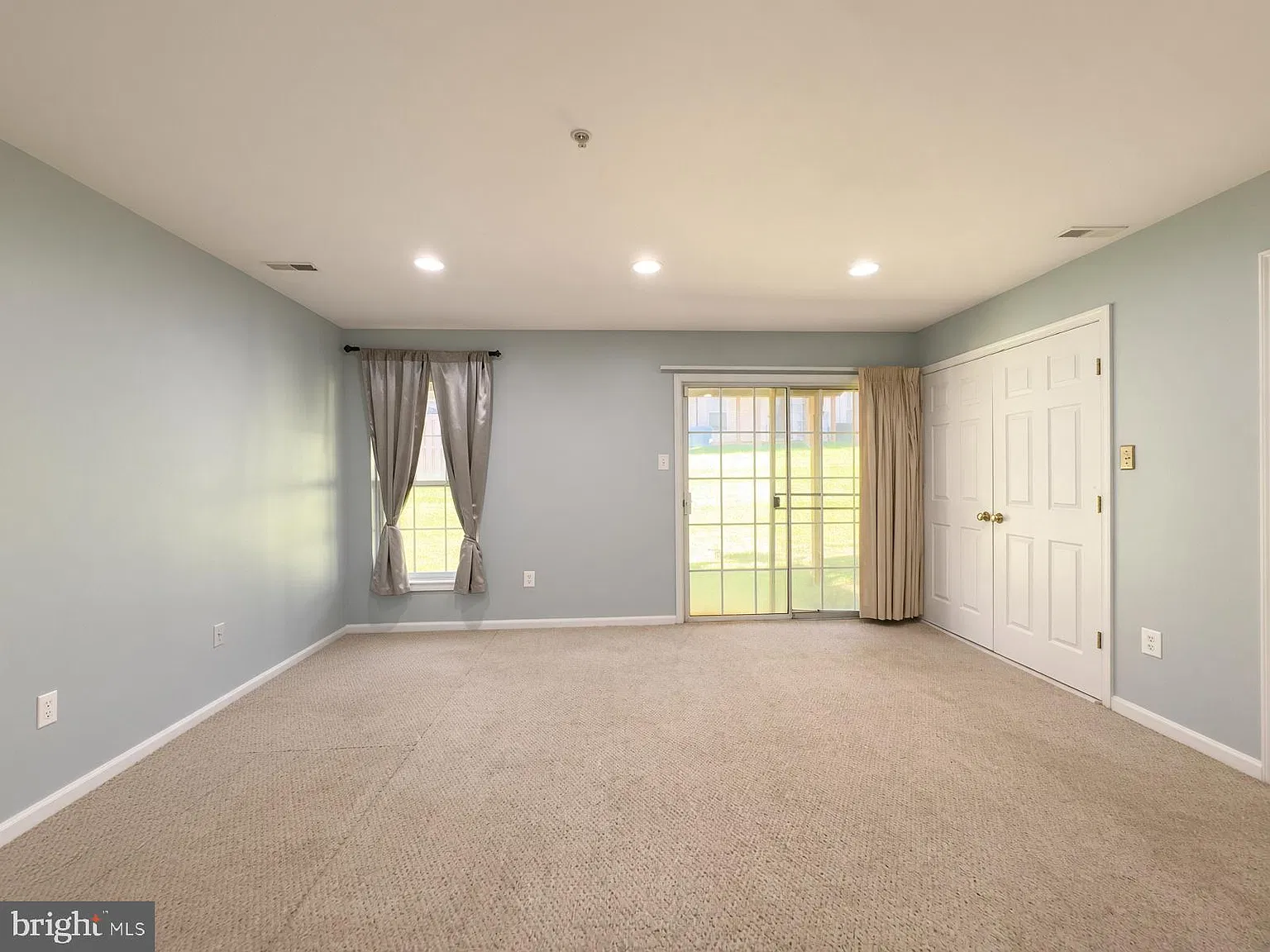 1 bed, 1.0 bath, 2219 sqft, $1,100 — Photo 3