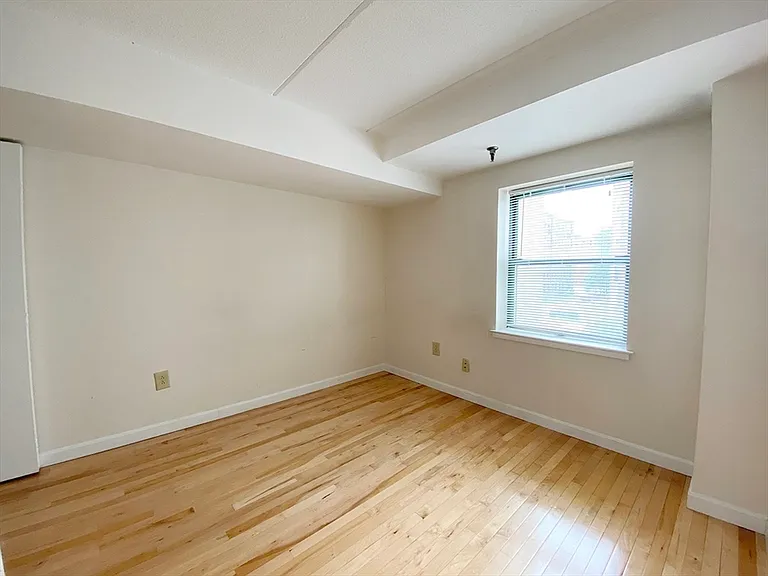 108 Peterborough St #3H — Photo 6