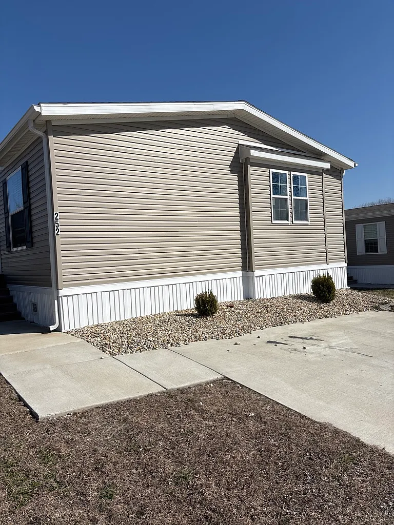3 bed, 1340 sqft, $1,670 — Photo 1