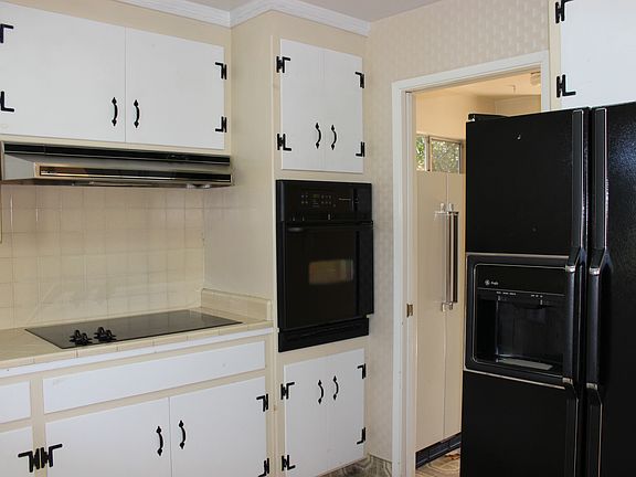 5th image of 19160 Brookview Dr