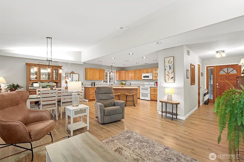5th image of 1000 13th Avenue SW #7
