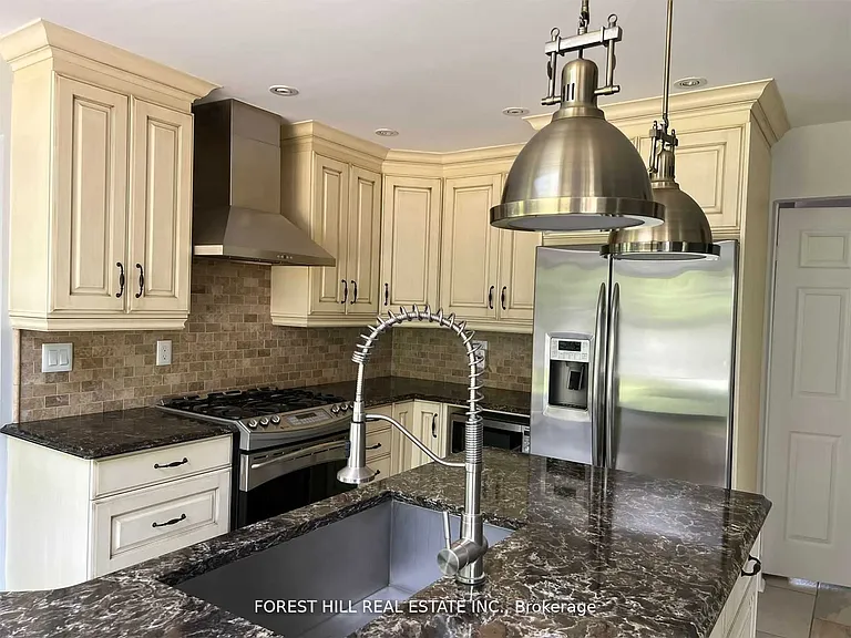 1241 Maple Ridge Dr — Photo 13