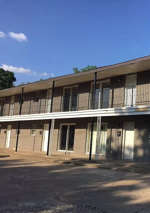 2 bed, 1.0 bath, 720 sqft, $775 — Photo 2