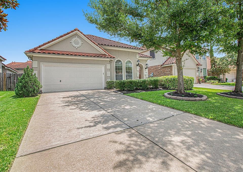 1st image of 37 Pebble Beach Ct
