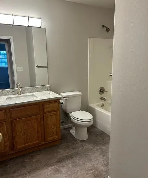 1211 E Indiana St — Photo 8