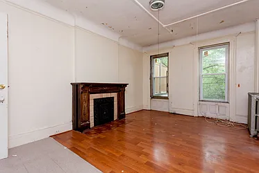 Sold by Cushman & Wakefield Realty of Manhattan LLC
