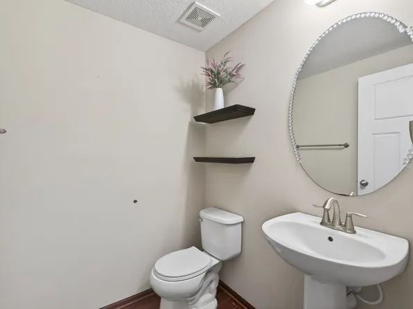 1957 Commonwealth Blvd Unit 4, Chanhassen, MN 55317
