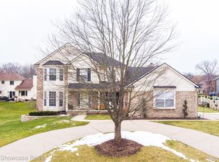 6063 Petros Dr, West Bloomfield, MI 48324