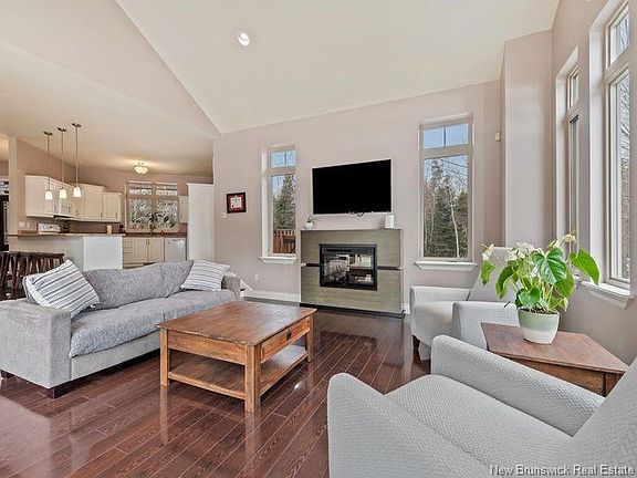 4th image of 225 Niagara Rd