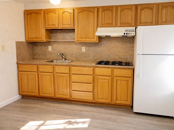 2nd image of 241 Tingley St