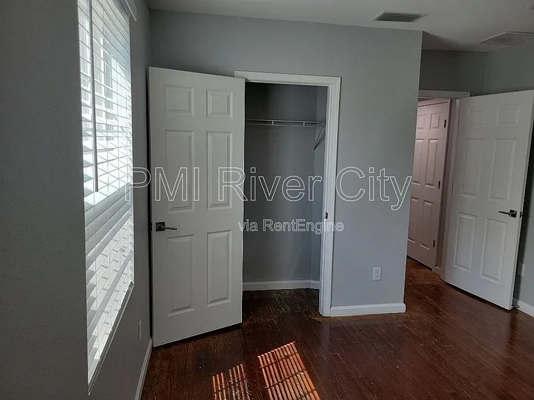 1356 River Hills Cir E — Photo 23