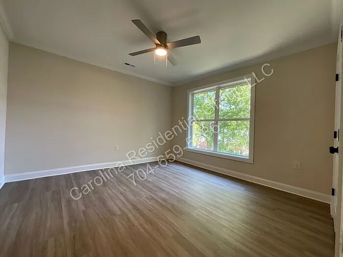 307 N Catawba St — Photo 8