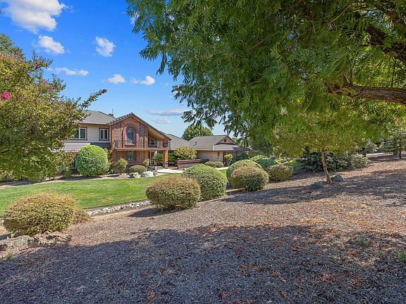 3rd image of 315 Valley View Drive