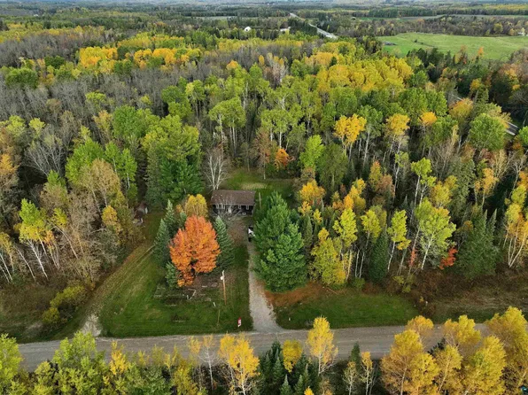 9913 E Lind Rd, Angora, MN 55703