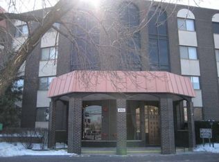 4901 Golf Rd APT 104, Skokie, IL 60077