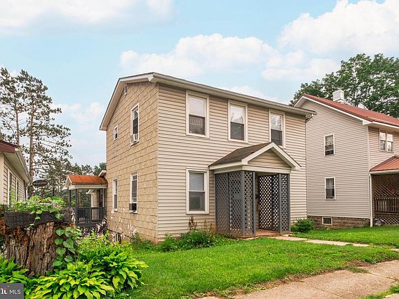 3rd image of 615 E Oak St