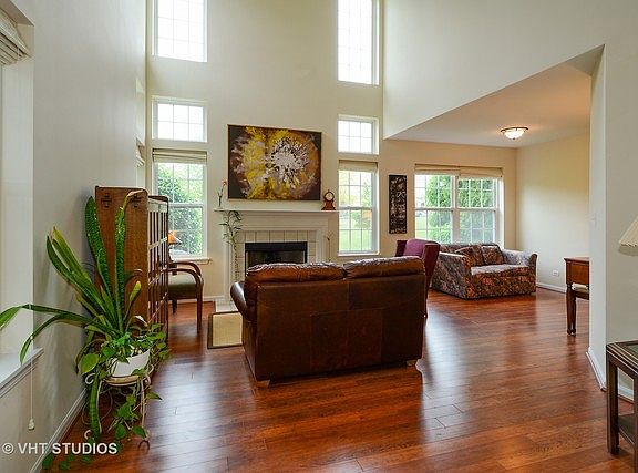 2nd image of 2324 Foxmoor Ln
