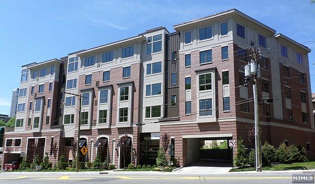 1st image of 2001 Hudson Ter APT 406