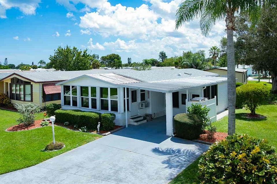 1st image of 829 Periwinkle Cir