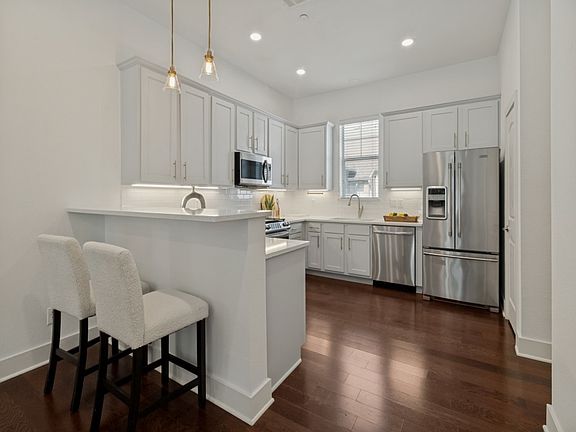3rd image of 5743 Prospect Ave #102