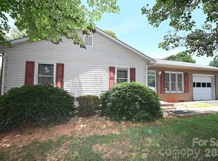 4445 Sulphur Springs Rd NE, Hickory, NC 28601