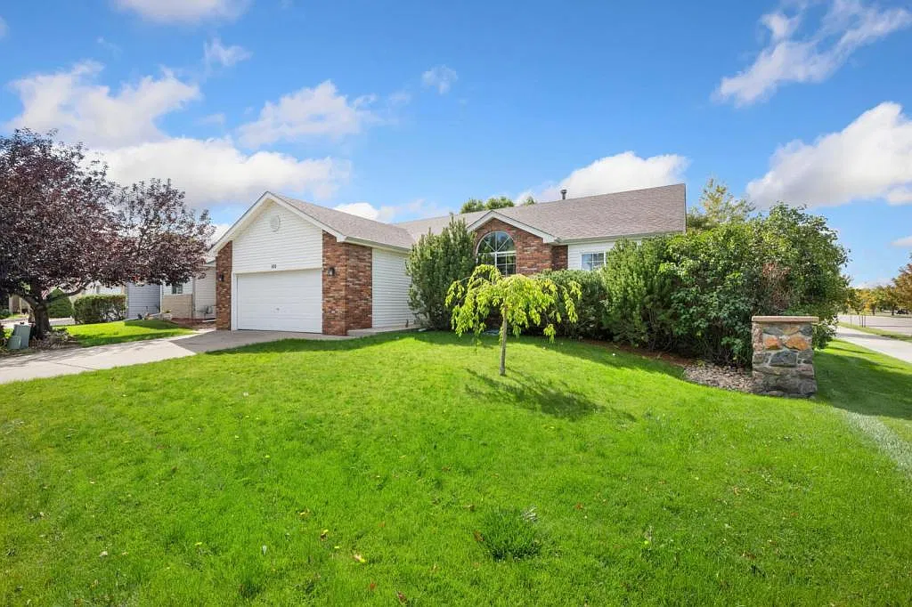 101 Whitney Ct — Photo 1