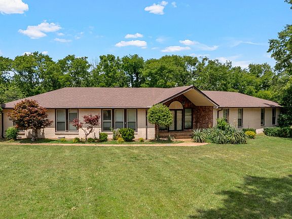 2nd image of 112 Pineywood Acres Dr
