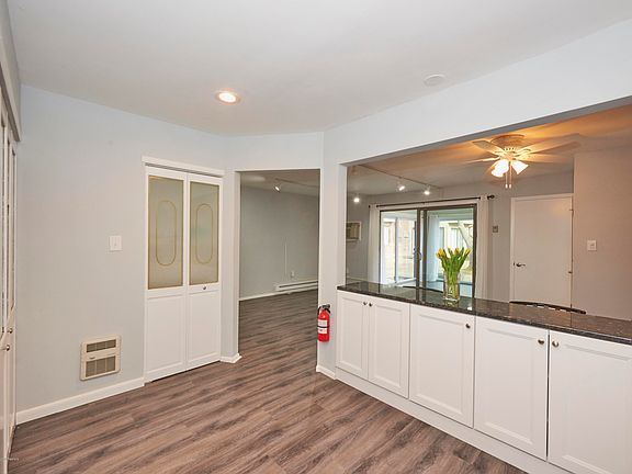 4th image of 26 Lexington Ct