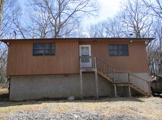 571 Mallard Ln, Bushkill, PA