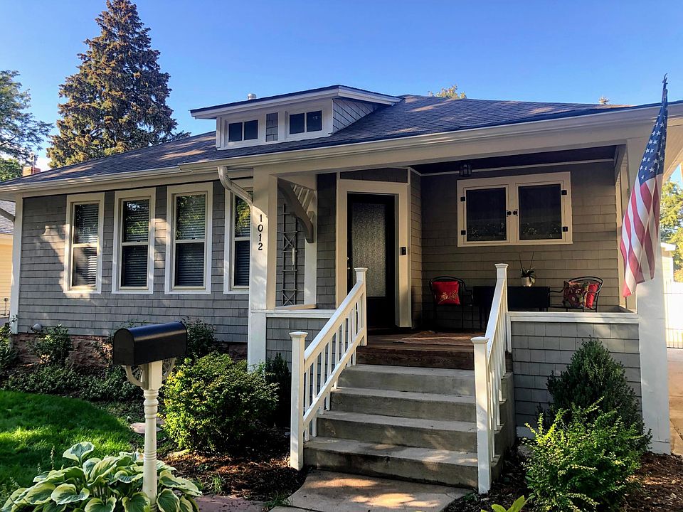 1012 6th Ave - front porch with wood floors