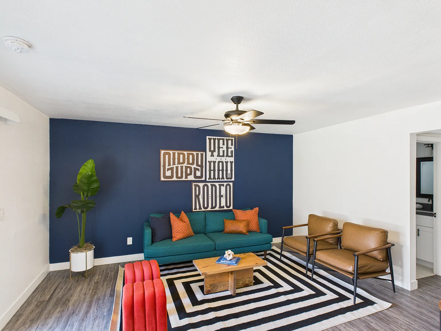 2 bed, 700 sqft, $2,450 — Photo 2
