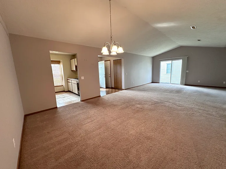 4427 Venetian Dr — Photo 8