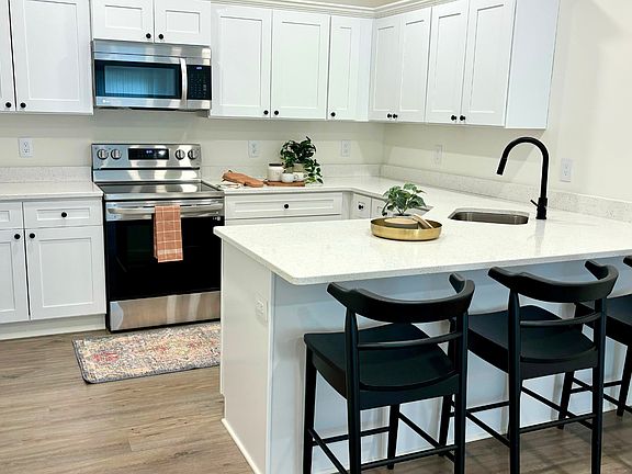 3rd image of 2568 Dawes Pl