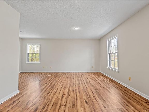 5th image of 3805 Broadacres Dr