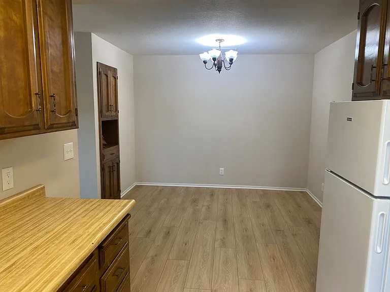 676 Yosemite Ave — Photo 8