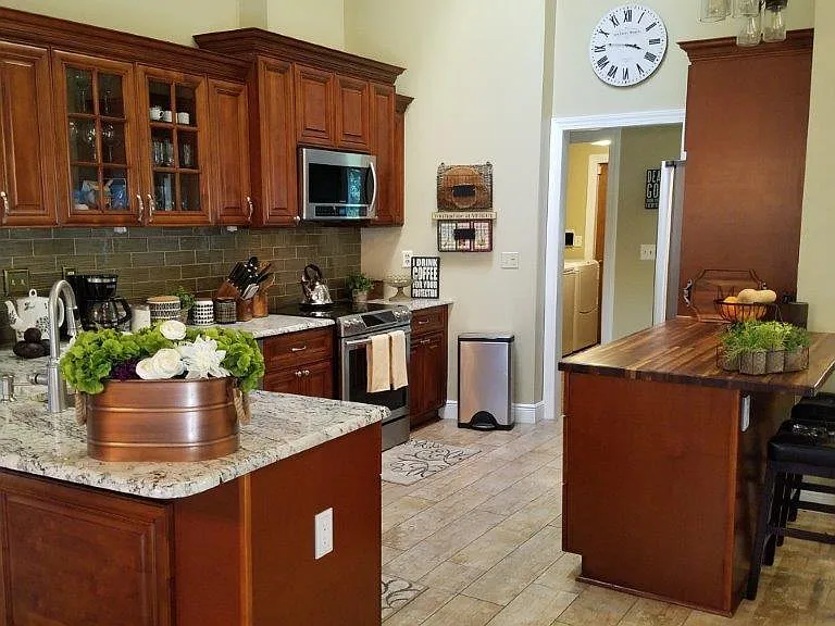 392 Lakeview Ter — Photo 3