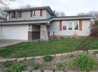 4123 Fairacres Rd, Kearney, NE 68845
