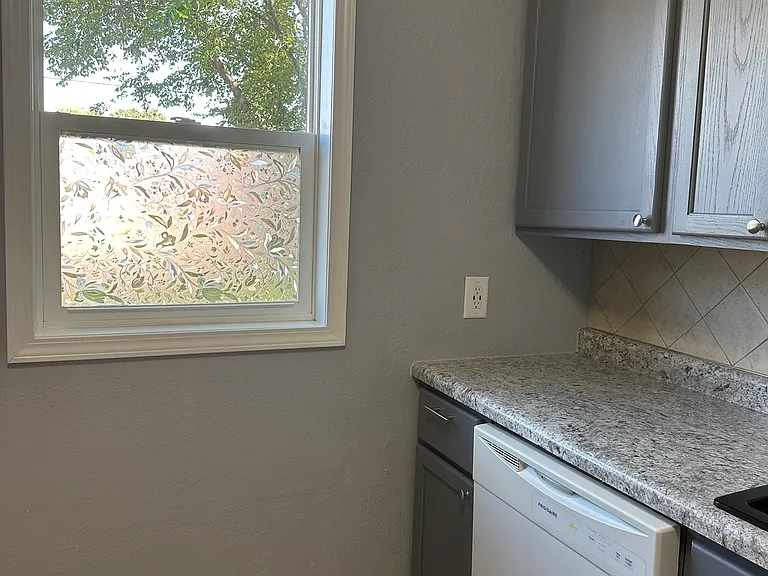 713 W 27th St #1 — Photo 4