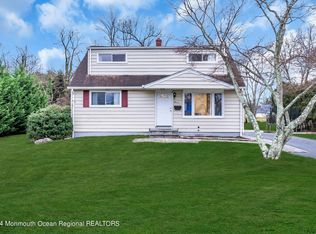 11 Carole Dr, Oakhurst, NJ 07755