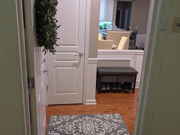 3rd image of 523 Creekside Dr
