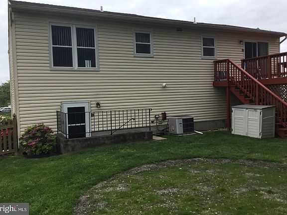 5th image of 9402 Seven Courts Dr