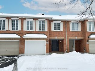 137 Macassa Cir, Ottawa, ON K2T 1J9