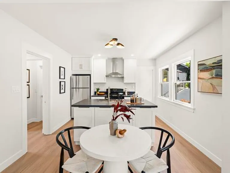 450 42nd St #C — Photo 3