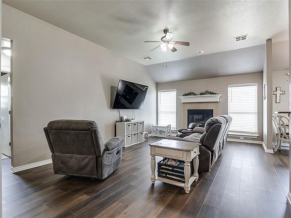 4th image of 700 Dana Dr