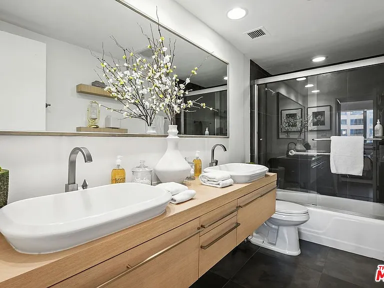 10433 Wilshire Blvd #602 — Photo 12