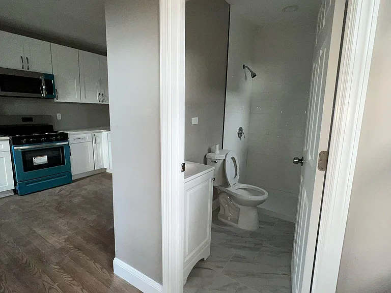 10 Olyphant Pl #R — Photo 12